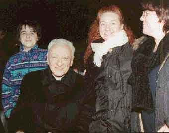Mons. Bettazzi con Annarita, Caterina e Annalisa